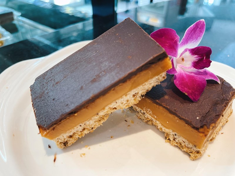 CARAMEL SLICE