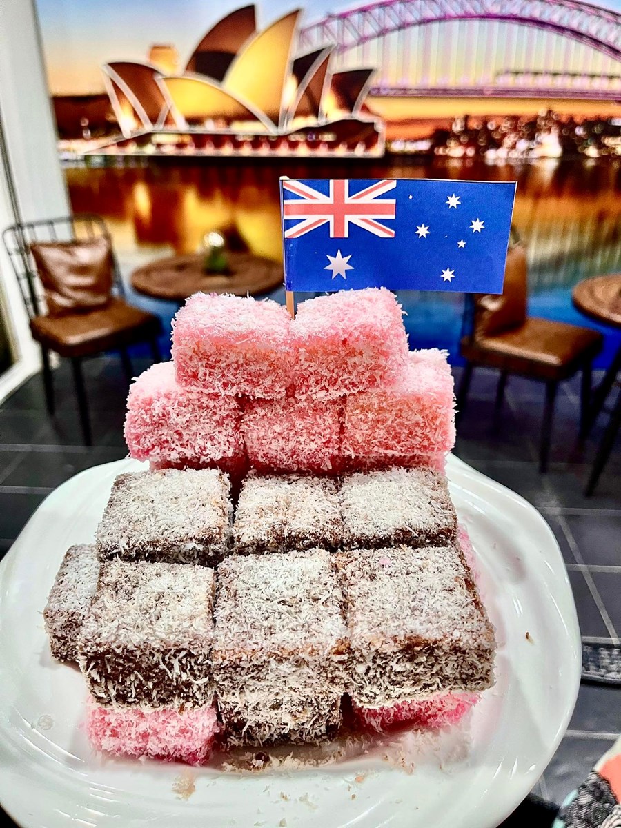 6 Mini Chocolate Lamington